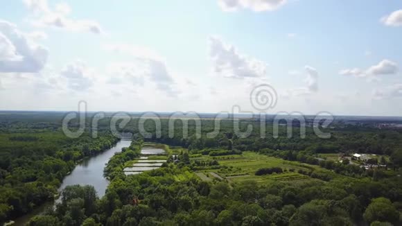 亚历山大公园河流比拉泽克瓦市视频的预览图