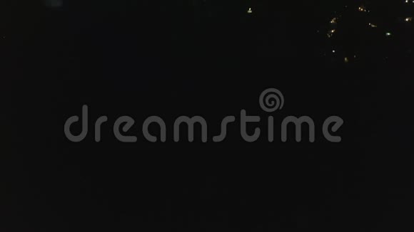 影片简介慢镜头移过好莱坞山夜晚洛杉矶城的灯光视频的预览图