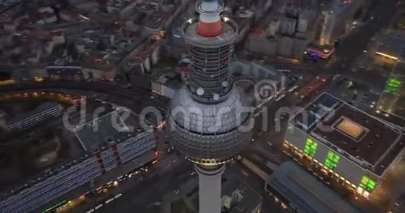柏林电视塔亚历山大广场的夜景美丽的城市灯光视频的预览图