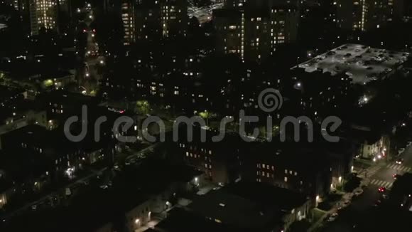 爱丽黑暗公寓大楼晚上在加州的圣伍德视频的预览图