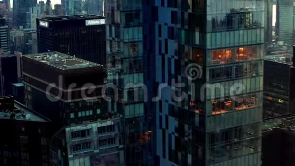 阿雷利亚日落时分新曼哈顿摩天大楼的壮丽景色视频的预览图