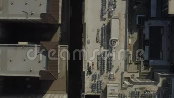 空中鸟瞰洛杉矶市中心的街道加利福尼亚州有汽车交通和屋顶游泳池日光视频的预览图