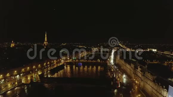 法国巴黎之夜塞纳河上的风景埃菲尔铁塔上的风景参观埃菲尔铁光芒和视频的预览图
