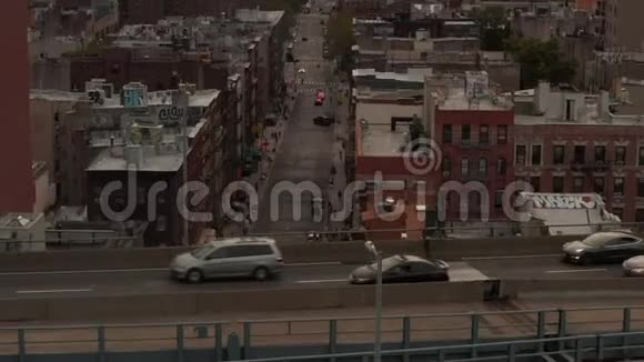 美国纽约市唐人街大桥高速公路低飞视频的预览图