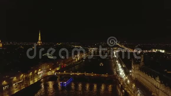 法国巴黎之夜塞纳河上的风景埃菲尔铁塔上的风景参观埃菲尔铁光芒和视频的预览图