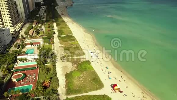 迈阿密海滩冬季清澈水域视频的预览图
