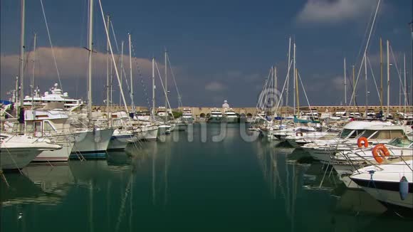 停靠游艇法国瓦班安提比斯码头视频的预览图