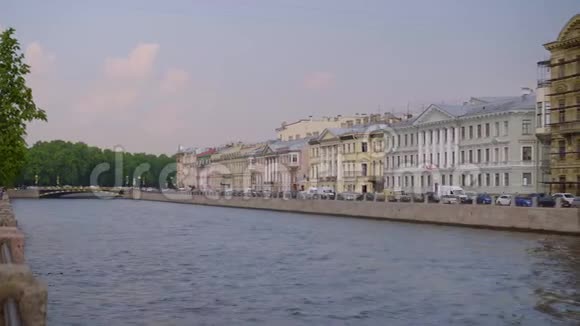 圣彼得堡丰坦卡河堤岸硬车交通视频的预览图