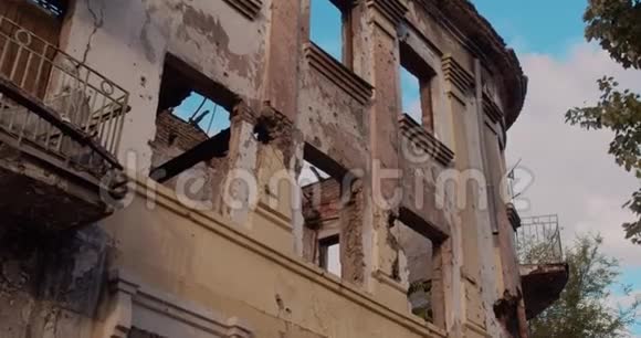 战后旧建筑的遗迹视频的预览图