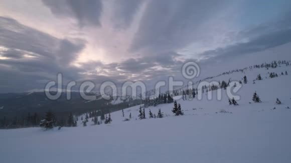 乌克兰喀尔巴阡山滑雪胜地德拉戈布拉特视频的预览图