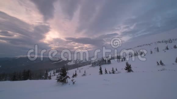 乌克兰喀尔巴阡山滑雪胜地德拉戈布拉特视频的预览图