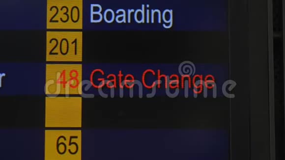 记分牌显示亚洲城市机场客户的状况和航班号视频的预览图