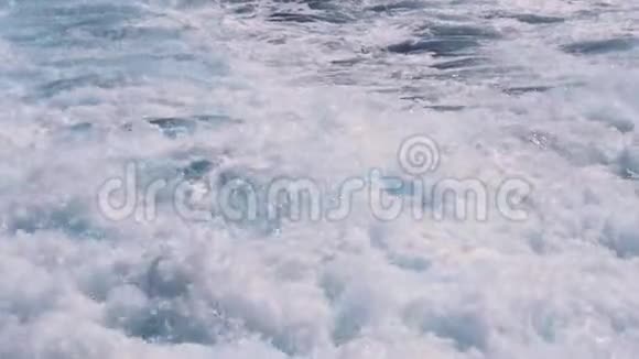 摩纳哥游艇后的地中海风暴潮慢动作视频的预览图