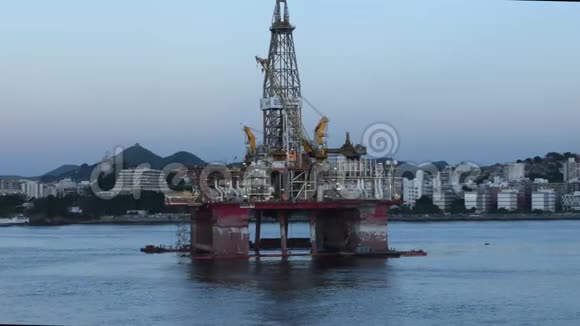 里约热内卢港的石油井架视频的预览图