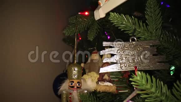 三个圣诞树饰品视频的预览图