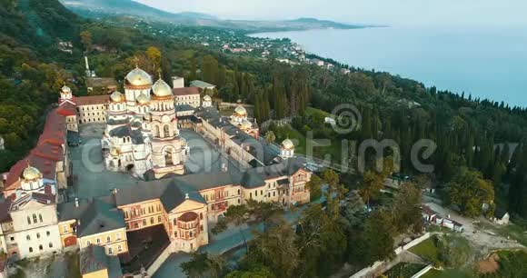 新阿托斯修道院的全景从无人机看到黑海斯大林的周围地区达查视频的预览图