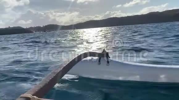 在诺罗尼亚群岛的视频海豚视频的预览图