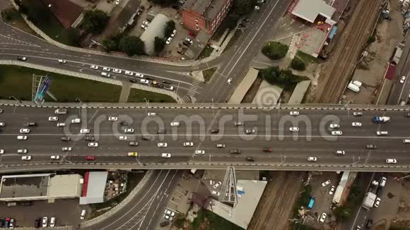无人机视野抽象的道路交通堵塞顶部视图交通概念6视频的预览图