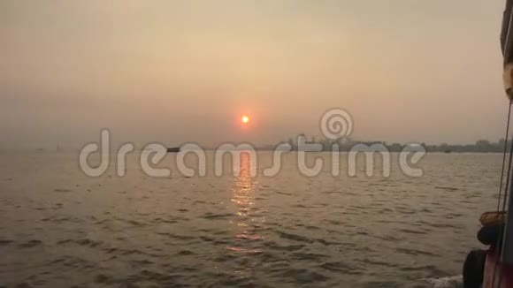 印度孟买阿拉伯海日落视频的预览图