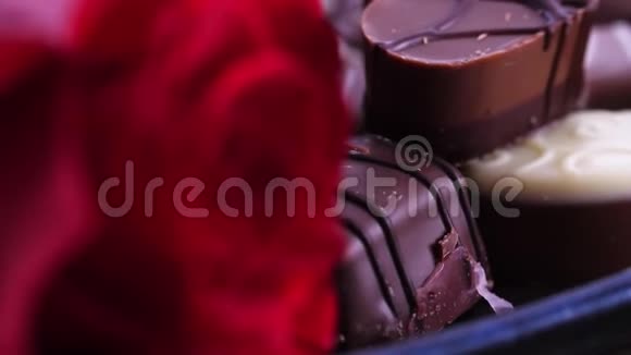 诱人的心形美食巧克力视频的预览图