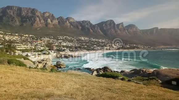 坎普湾是南非开普敦最受欢迎的旅游胜地视频的预览图