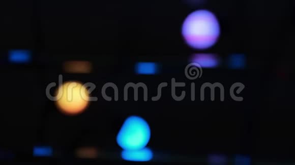 A一个闪烁的bokeh明亮派对灯光的模糊视频的预览图