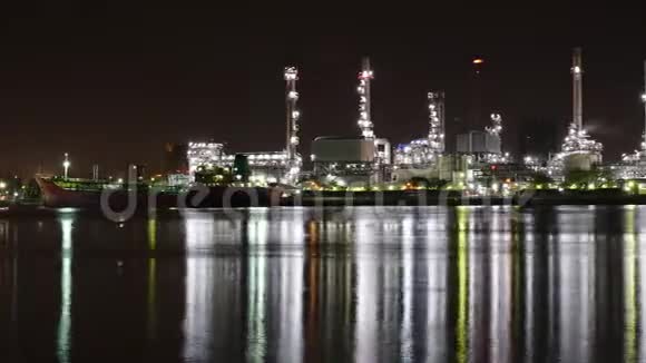石化厂炼油厂反射延时日出视频的预览图