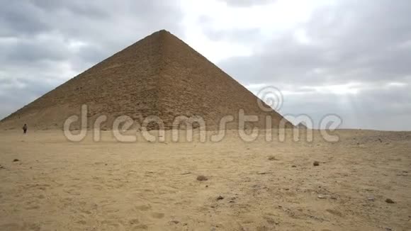 埃及标志性的红色金字塔视频的预览图