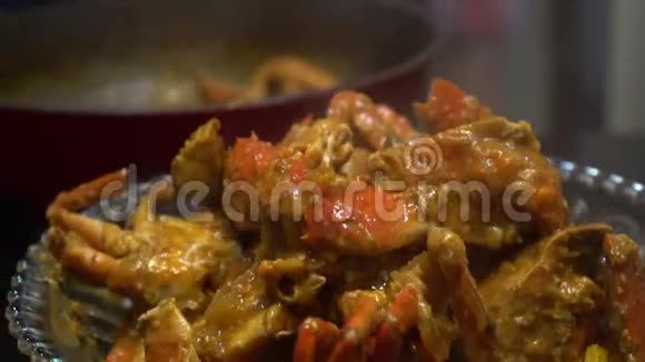 提供新加坡辣椒蟹大红海鲜咖喱酱视频的预览图