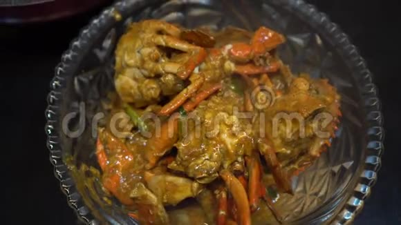 供应新加坡红蟹大红蟹海鲜和咖喱酱视频的预览图