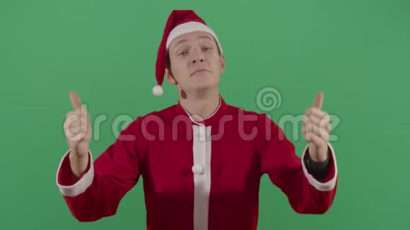 成年男子圣诞老人与大拇哥视频的预览图