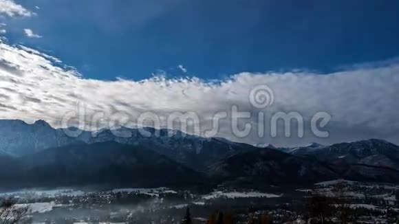 塔特拉山上的云视频的预览图