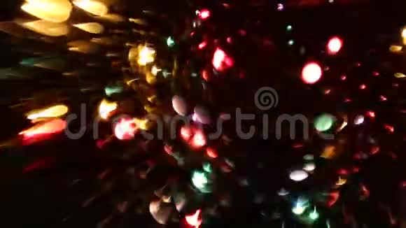 摘要圣诞背景在博克闪烁的花环灯光模糊视频的预览图