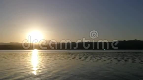 亚罗纳和安格拉附近的马吉奥尔湖日落视频的预览图