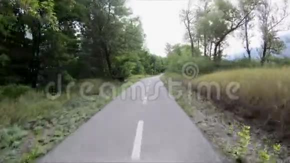 布里索根旁边的Velodoire自行车道视频的预览图