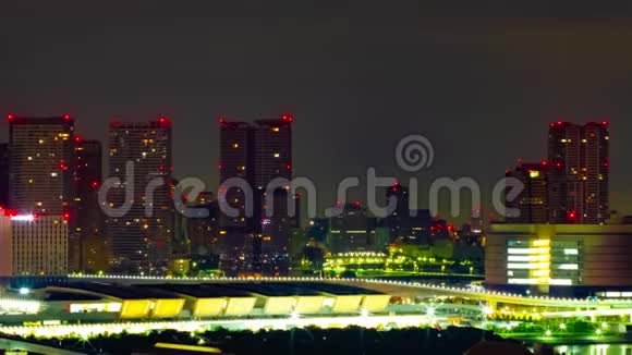 东京阿里克市市街黎明时分高角度远镜头变焦视频的预览图