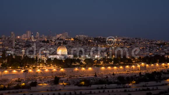 从耶路撒冷的橄榄山上岩石和圣殿山的穹顶日夜不停视频的预览图