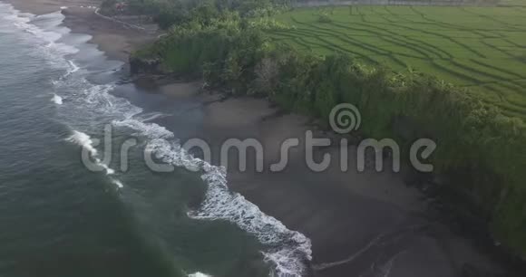 稻田和克敦古海滩的鸟瞰图视频的预览图