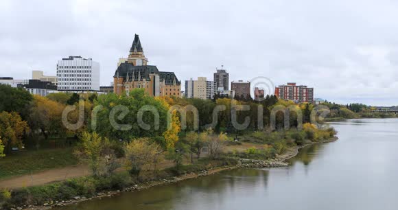 萨斯卡通加拿大4K河市中心视频的预览图