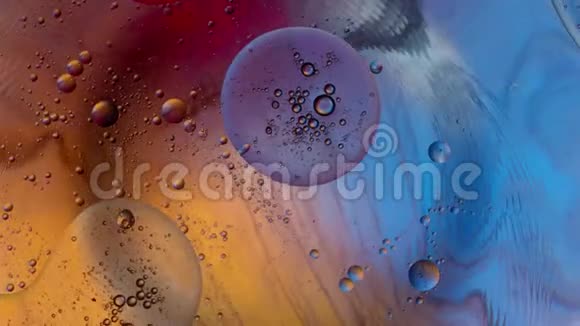 创意形象理念生命旋转生命微观水滴水面五彩光芒视频的预览图