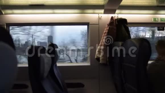 火车室内景观法兰克福美法兰克福从火车窗口美因河视频的预览图