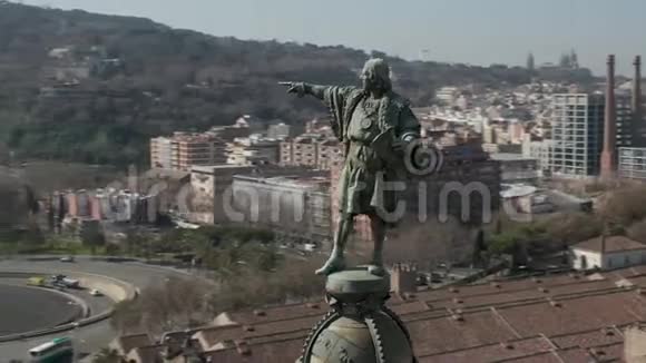 在美丽的晴朗的日子里关闭西班牙巴塞罗那哥伦布纪念碑视频的预览图