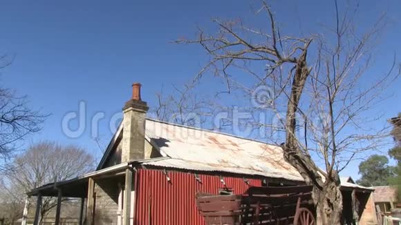一个老牧场房子视频的预览图