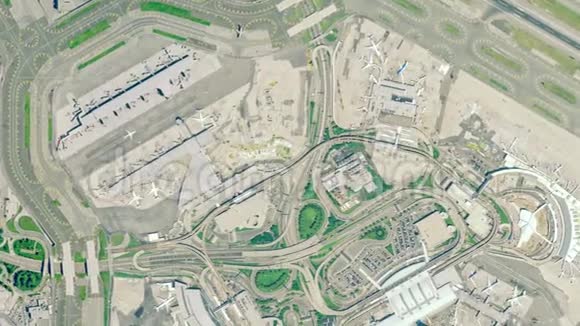 纽约州皇后区纽约国际机场的鸟瞰图视频的预览图