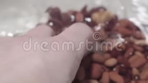 红豆在手特写视频的预览图