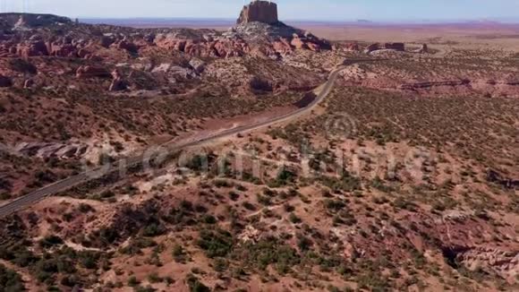 美国西部沙漠中的红鸽岩大规模的高岩石视频的预览图
