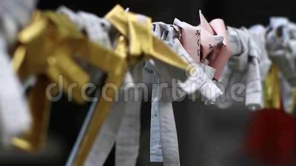 在东京的伊鲁基神社举行的神谕视频的预览图