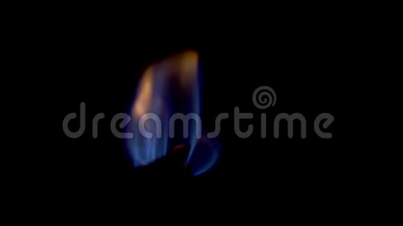 燃气锅炉被灯芯点燃蓝色火焰关闭视频的预览图