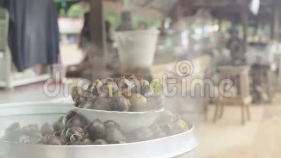西哈努克城的市场柬埔寨亚洲煮蜗牛视频的预览图
