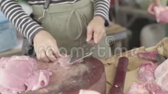 西哈努克城的市场柬埔寨亚洲准备出售肉类视频的预览图